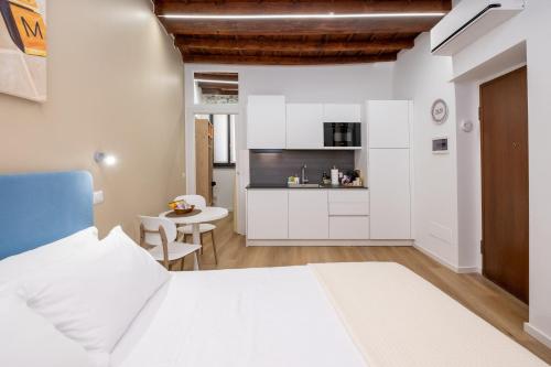Brera, corso Garibaldi, cozy studio