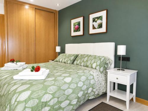 a bedroom with a bed with two towels on it at Les Cotolles Centro in Cangas de Onís