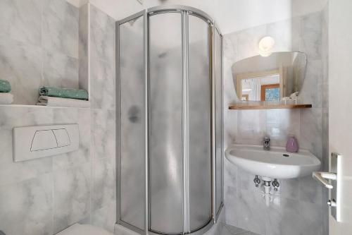 a bathroom with a shower and a sink at Mayrhof Zimmer, Bauernhofurlaub in San Pancrazio dʼUltimo