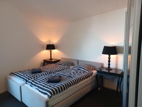 a bedroom with a bed with two lamps on it at Bellevue Nr 123 - Lemmer in Lemmer