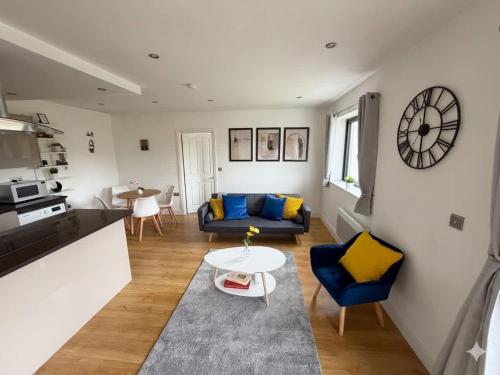 a living room with a couch and a table at Modern 2 Bed Flat, Free Parking, Central Hemel in Hemel Hempstead