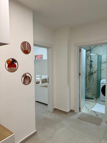 a room with a shower and a glass door at SunSis Apartment in Shëngjin