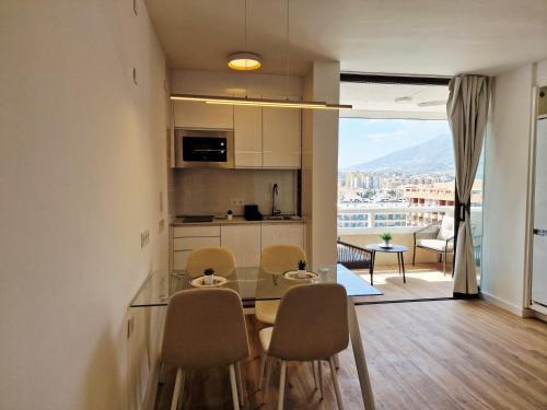 Marina & Mountains View