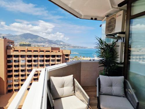 Marina & Mountains View