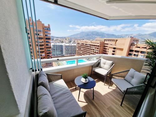 Marina & Mountains View