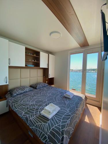 Foto Floating house Sunflower 2