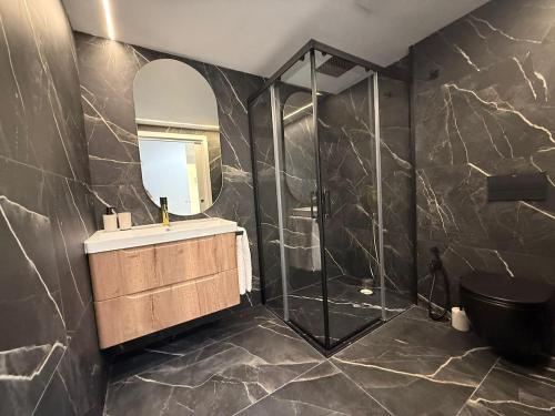 Elegant room in Alicante - AC, Wifi & Comfort