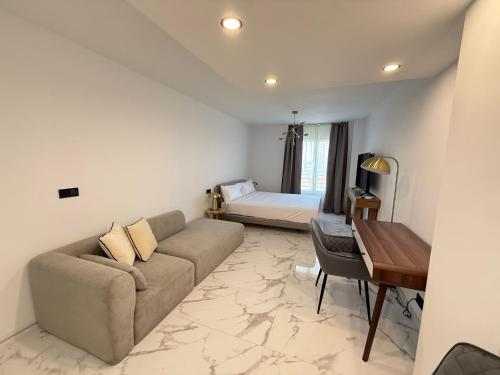 Elegant room in Alicante - AC, Wifi & Comfort