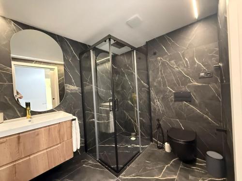 Elegant room in Alicante - AC, Wifi & Comfort