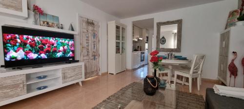 Frangipani - Apartment with Terrace & Shared Pool
