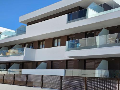 Pool - FREE Parking - Balcony - Close to stores photo 12