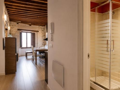 a kitchen and dining room with a glass door at Capricho Toledano, Apartamento con terraza en el centro histórico in Toledo