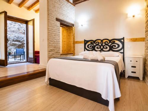 a bedroom with a large bed in a room at Capricho Toledano, Apartamento con terraza en el centro histórico in Toledo