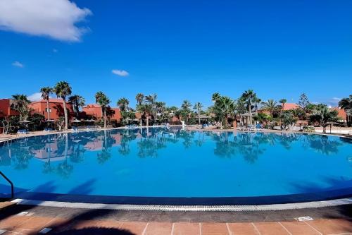 Frangipani - Apartment with Terrace & Shared Pool