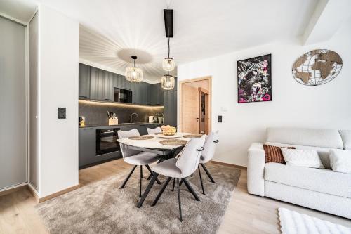 Apartment Eyna Morzine - by EMERALD STAY