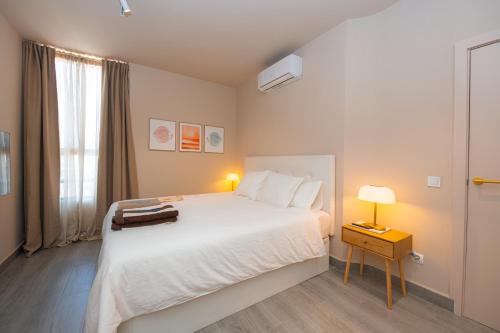 a bedroom with a white bed and a window at Verónica's Flat Playa Paraíso in Playa Paraiso