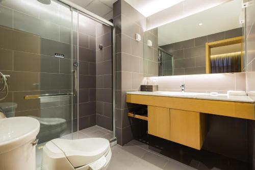 a bathroom with a toilet and a sink and a shower at Mainland Chinese Only-Qinhuangdao Xinting Calligraphy Hotel in Qinhuangdao