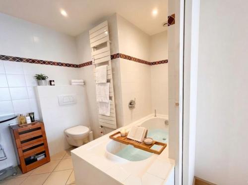 Ocean View Cannes 2-Bed Apt with Pool and Terrace