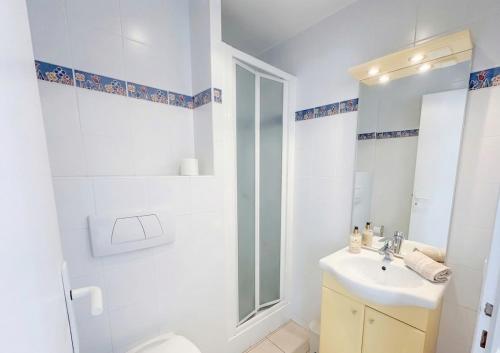 Ocean View Cannes 2-Bed Apt with Pool and Terrace