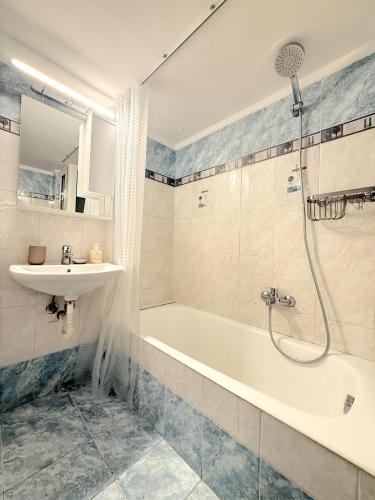 1BR next to Pasalimani, Marina Zeas & Hospital