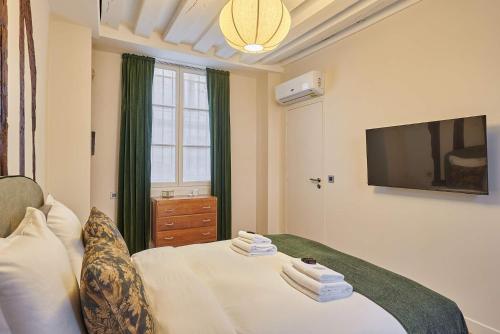 Sublim new triplex on Place des Vosges