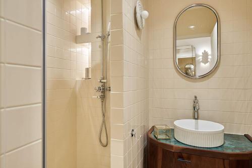 Sublim new triplex on Place des Vosges