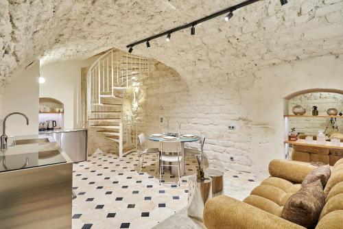 Sublim new triplex on Place des Vosges