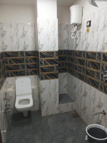 a bathroom with a toilet and a sink at hotel shaurya in Naroda