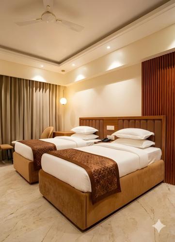 two beds in a hotel room at Sawarthia Sewa Sadan, Ayodhya in Ayodhya
