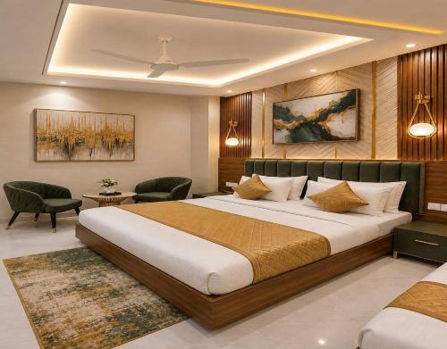 a bedroom with a large bed in a room at Hotel Grand Paul in New Delhi