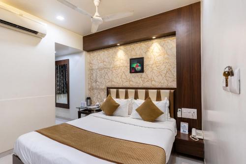 a bedroom with a bed in a room at Hotel Ashish in Ahmedabad
