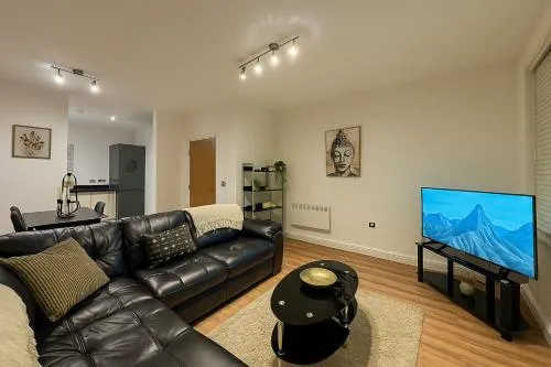 24-7 Secure City Centre Apartment with Parking for Families & Contractors photo 23