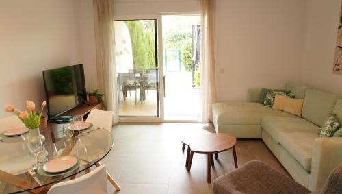 Amazing apartment direct pool acces