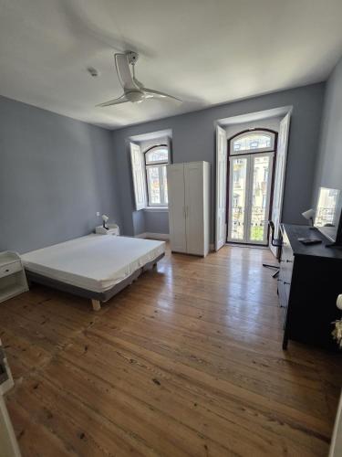 Almirante Homes - Family Room 2