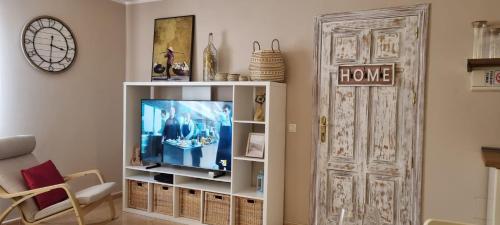 Bouganville - Apartment with Terrace & Shared Pool