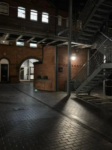 24-7 Secure City Centre Apartment with Parking for Families & Contractors photo 4