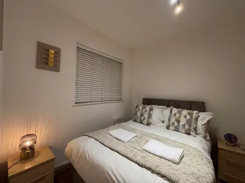 24-7 Secure City Centre Apartment with Parking for Families & Contractors photo 7