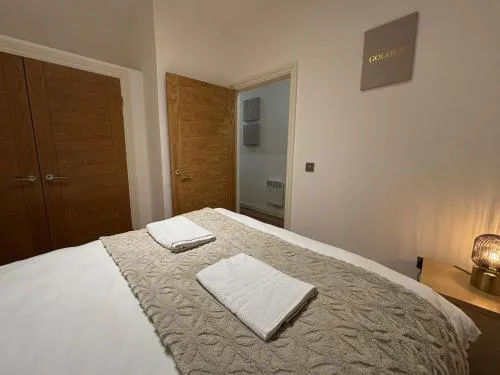 24-7 Secure City Centre Apartment with Parking for Families & Contractors photo 17