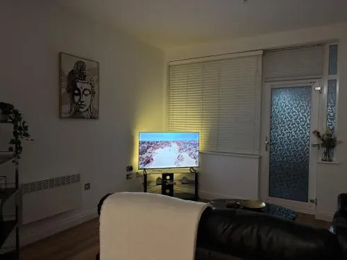 24-7 Secure City Centre Apartment with Parking for Families & Contractors photo 19