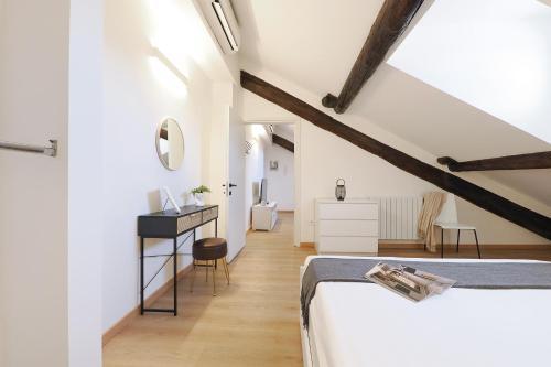 Contempora - Charming Mansarda - Porta Venezia & Buenos Aires