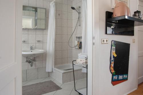 a small bathroom with a sink and a shower at trouve ferienwohnung in Doberlug-Kirchhain