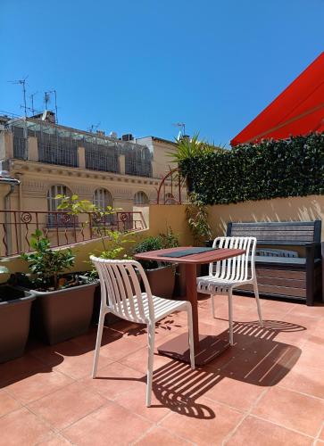 Studio climatisé avec Grande Terrasse privée au cœur de Nice