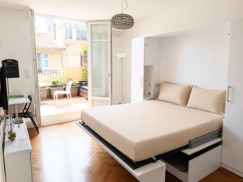 Studio climatisé avec Grande Terrasse privée au cœur de Nice