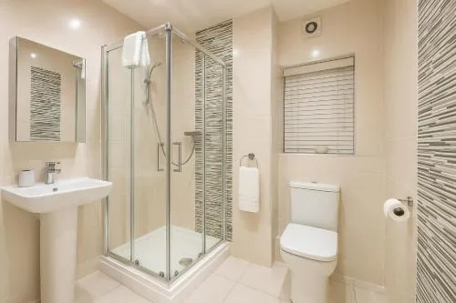 24-7 Secure City Centre Apartment with Parking for Families & Contractors photo 30