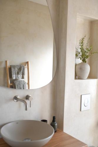 a bathroom with a sink and a mirror at Villa Ino in Myrties