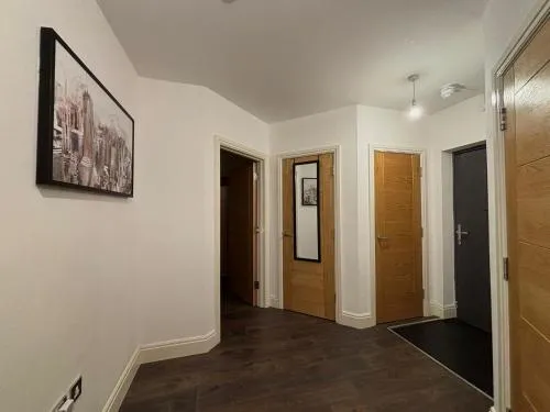 24-7 Secure City Centre Apartment with Parking for Families & Contractors photo 24