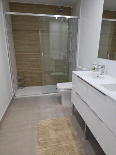 Pool - 3 min to Beach - FREE Parking - Fenced Yard