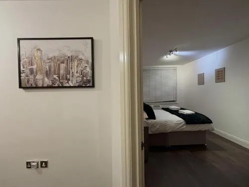 24-7 Secure City Centre Apartment with Parking for Families & Contractors photo 25