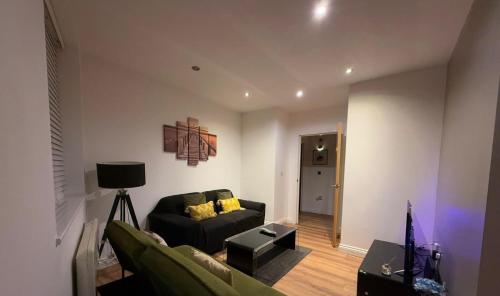 24-7 Secure City Centre Apartment with Parking for Families & Contractors photo 122