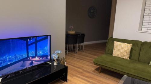 24-7 Secure City Centre Apartment with Parking for Families & Contractors photo 123